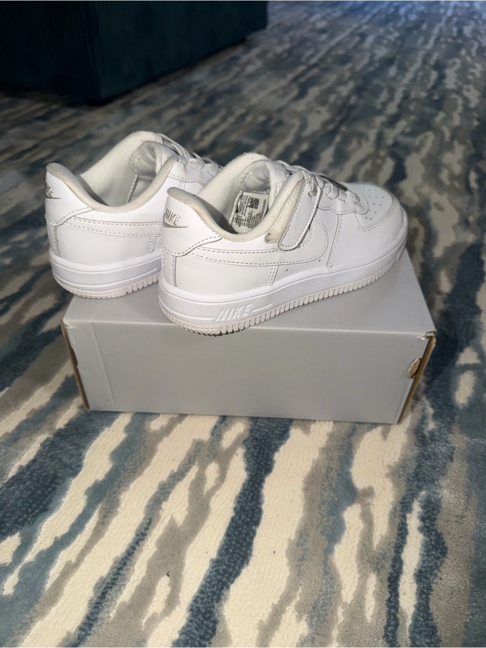 Nike Force 1 Low EasyOn (PS) – Size 12C - Picture 3 of 5